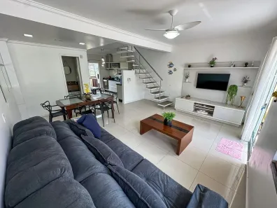 Sobrado com 2 Quartos à venda, 99m² no Itacolomi, Balneário Piçarras