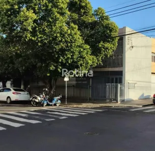 Casa com 3 Quartos para alugar, 150m² no Martins, Uberlândia