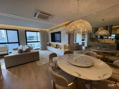 Apartamento com 3 Quartos para alugar, 200m² no Centro, Balneário Camboriú