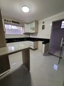 Casa de Condomínio com 4 Quartos para alugar, 140m² no Buraquinho, Lauro de Freitas
