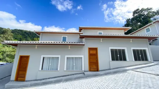 Casa de Condomínio com 3 Quartos à venda, 133m² no Mosela, Petrópolis