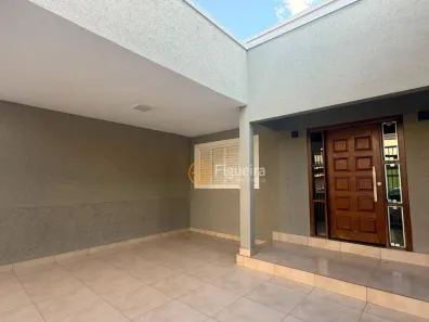Casa com 3 Quartos para alugar, 200m² no Centro, Barretos