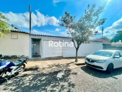 Casa com 3 Quartos para alugar, 140m² no Osvaldo Rezende, Uberlândia