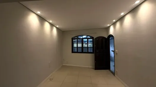 Casa com 2 Quartos para alugar no Guilhermina, Praia Grande
