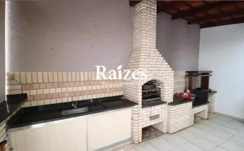 Casa com 3 Quartos para alugar, 250m² no Jardim Colina, Uberlândia