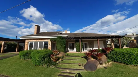 Casa de Condomínio com 4 Quartos à venda, 390m² no Condomínio Atlântico Villas Club,