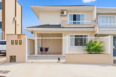 Sobrado com 3 Quartos à venda, 130m² no Pagani, Palhoça