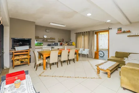 Casa com 3 Quartos à venda, 190m² no Passo da Areia, Porto Alegre