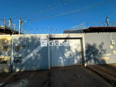 Casa com 2 Quartos para alugar, 65m² no Jardim Primavera, Montes Claros