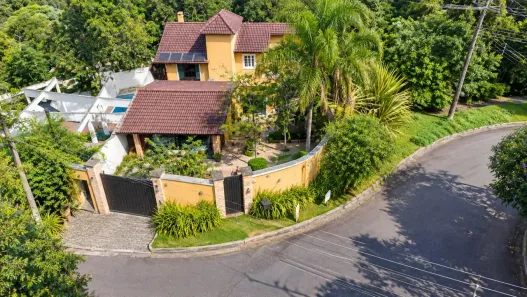 Casa de Condomínio com 3 Quartos à venda, 241m² no Caraguatá, Mairiporã