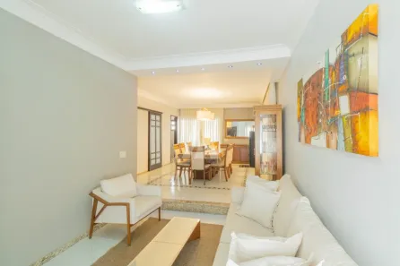 Sobrado com 3 Quartos à venda, 275m² no Saguaçu, Joinville
