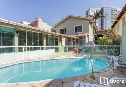 Casa com 3 Quartos à venda, 388m² no Vila Ipiranga, Porto Alegre