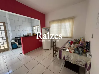 Casa com 3 Quartos à venda, 176m² no Jardim das Palmeiras, Uberlândia