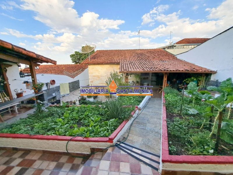 Casa com 3 quartos — Planalto, Belo Horizonte
