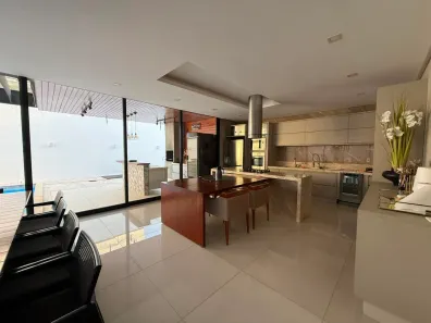 Casa de Condomínio com 4 Quartos para alugar, 304m² no Jardins Valência, Goiânia