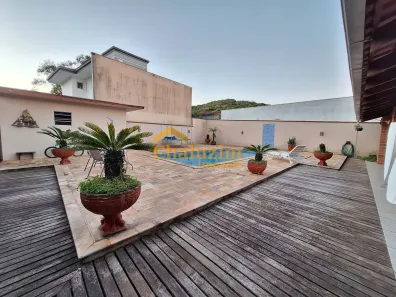 Casa com 3 Quartos à venda, 213m² no Boa Vista, Joinville