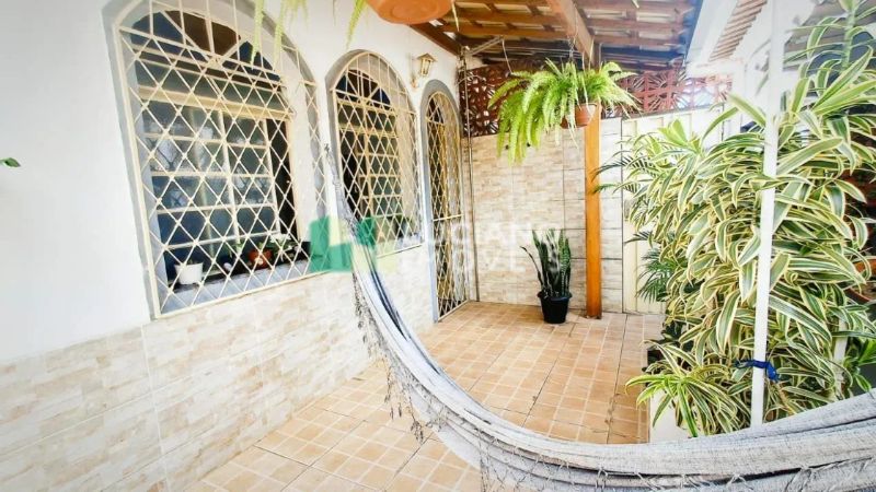 Casa com 2 quartos — Santa Mônica, Belo Horizonte