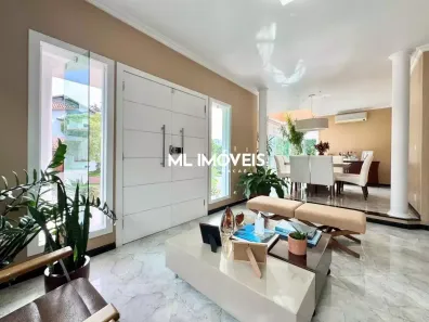 Casa com 3 Quartos à venda, 222m² no Glória, Macaé