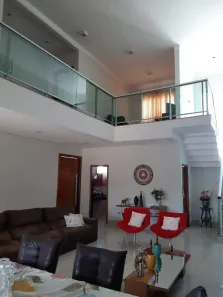Casa com 3 Quartos para alugar, 347m² no Jardim Karaíba, Uberlândia