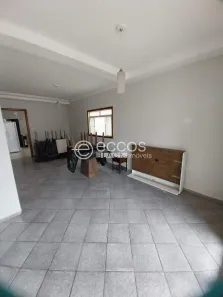 Casa com 3 Quartos à venda, 165m² no Segismundo Pereira, Uberlândia