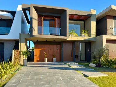 Casa de Condomínio com 4 Quartos à venda, 219m² no Remanso, Xangri-Lá