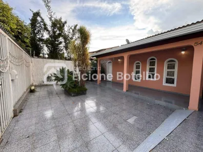 Casa com 3 Quartos para alugar, 290m² no Santa Mônica, Uberlândia