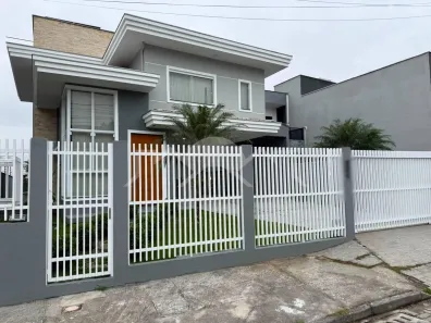 Casa com 3 Quartos à venda, 172m² no Petrópolis, Joinville