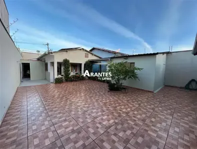 Casa com 3 Quartos à venda, 190m² no Alto Umuarama, Uberlândia
