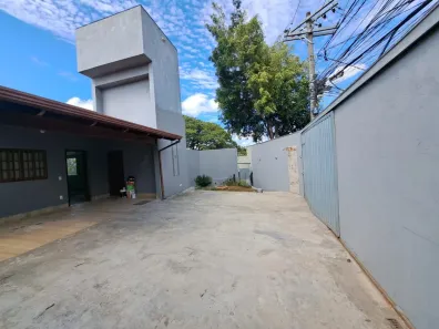 Casa com 3 Quartos para alugar, 200m² no Tijuca, Contagem