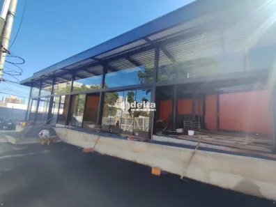 Ponto Comercial para alugar, 400m² no Presidente Roosevelt, Uberlândia