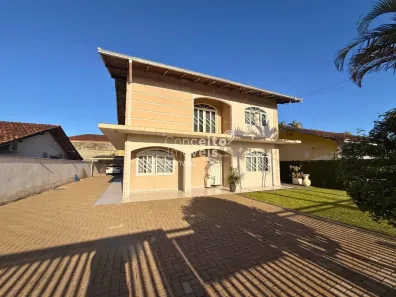 Casa com 3 Quartos à venda, 236m² no Fátima, Joinville