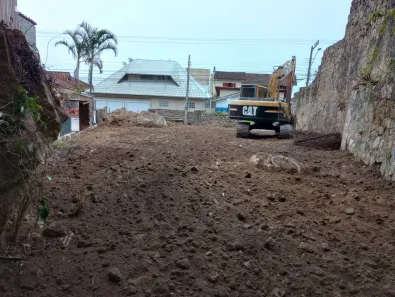 Lote/Terreno à venda, 425m² no Sambaqui, Florianópolis