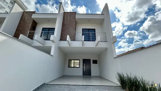 Sobrado com 3 Quartos à venda, 161m² no Costa e Silva, Joinville