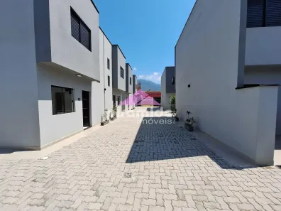 Casa de Condomínio com 2 Quartos à venda, 93m² no Balneário Copacabana, Caraguatatuba