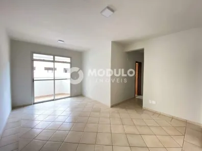 Apartamento com 3 Quartos para alugar, 90m² no Umuarama, Uberlândia