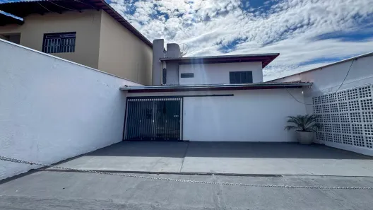 Sobrado com 4 Quartos para alugar, 400m² no Setor Sul, Goiânia