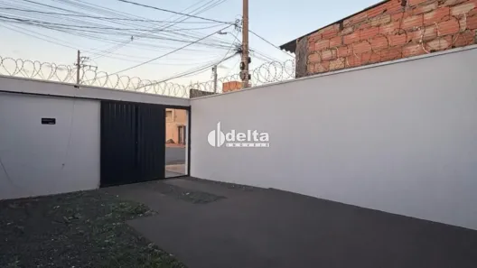 Casa com 2 Quartos à venda, 80m² no Loteamento Monte Hebron, Uberlândia