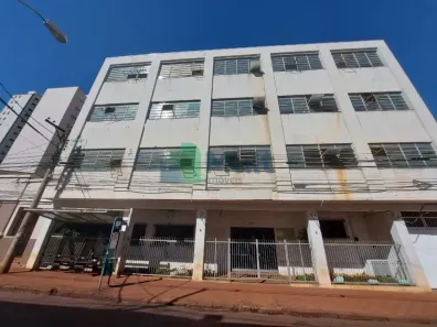 Prédio Comercial para alugar, 2500m² no Centro, Ribeirão Preto