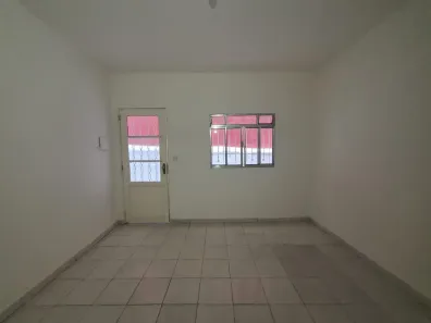 Casa com 2 Quartos para alugar, 50m² no Vila Paulo Silas, São Paulo