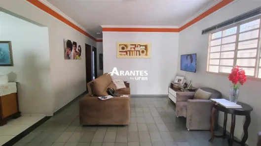 Casa com 3 Quartos à venda, 120m² no Santa Mônica, Uberlândia
