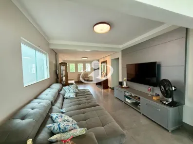 Casa de Condomínio com 4 Quartos para alugar, 240m² no Gávea, Uberlândia