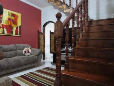 Sobrado com 3 Quartos à venda, 175m² no Jardim Paraíba, Jacareí