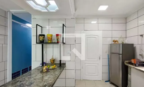 Casa com 3 Quartos para alugar, 260m² no Guilhermina, Praia Grande