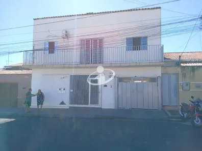 Casa com 3 Quartos para alugar, 180m² no Planalto, Uberlândia