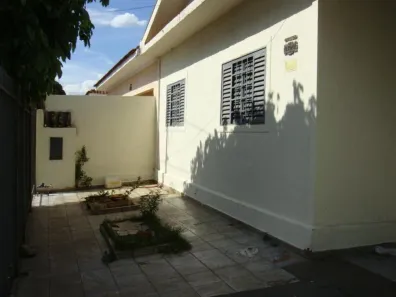 Casa com 3 Quartos para alugar, 100m² no Jardim Caparroz, São José do Rio Preto