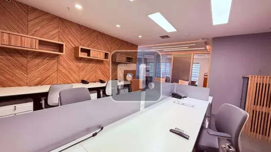 Sala Comercial para alugar, 106m² no Green Valley Alphaville, Barueri