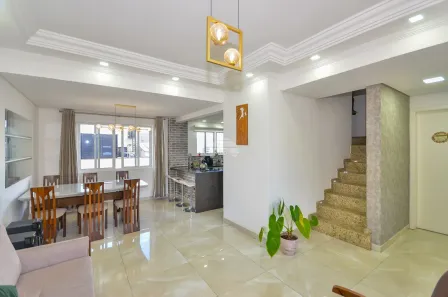 Casa de Condomínio com 3 Quartos à venda, 220m² no Pinheirinho, Curitiba
