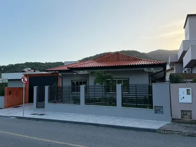 Casa com 3 Quartos à venda, 200m² no Pedra Branca, Palhoça