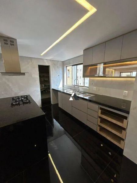 Apartamento com 4 quartos — Santo Antônio, Belo Horizonte