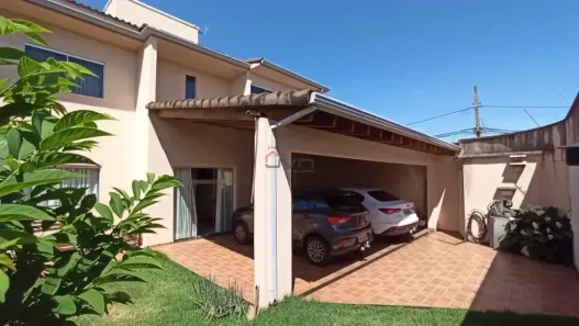 Sobrado com 5 Quartos à venda, 216m² no Santa Rosa, Uberlândia